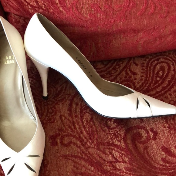 Stuart Weitzman - Picture 4 of 5